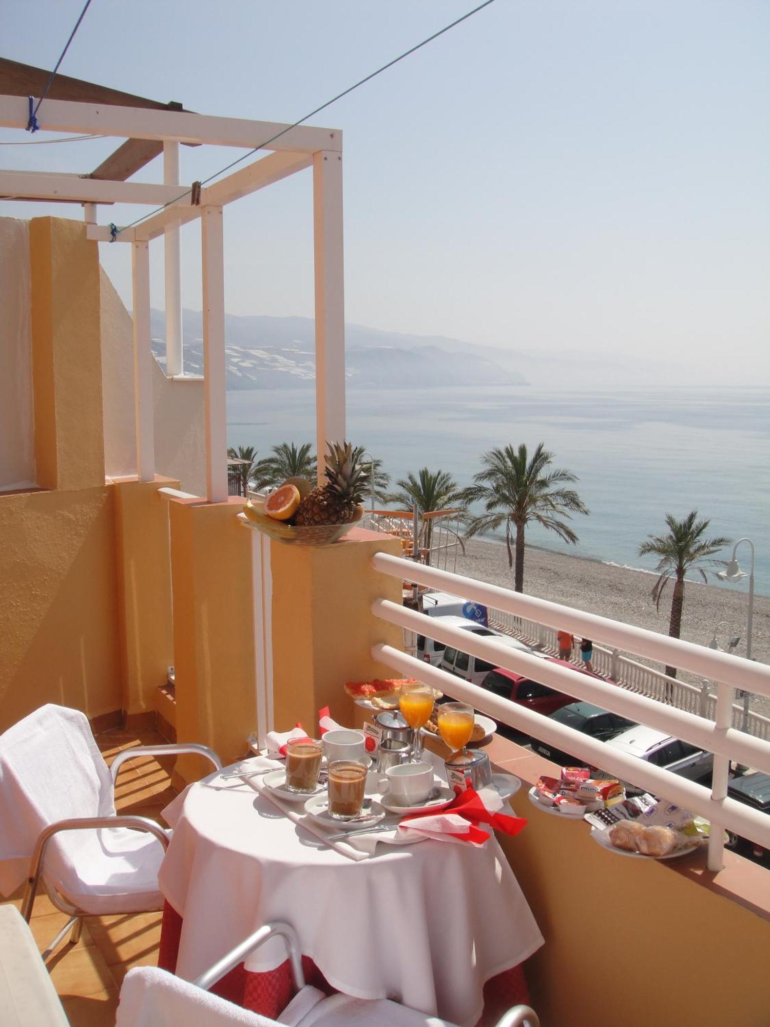 Hostal Costa Sol Castell de Ferro Exterior photo